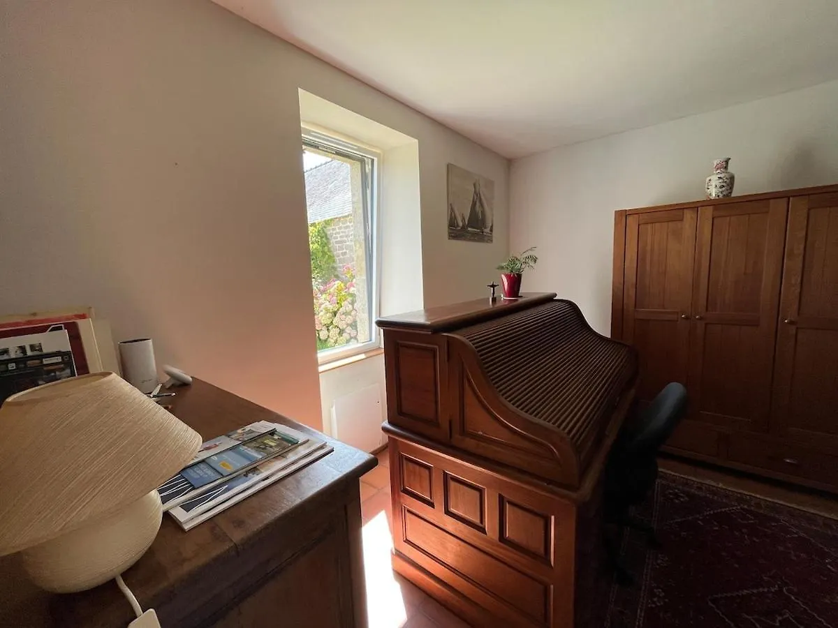 Kermenhir, A Charming 18Th Century Breton Farmhouse Loctudy Villa